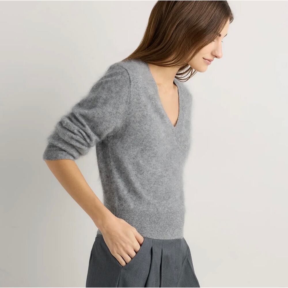 Quince NWOT 100% Mongolian Cashmere Brushed V-neck Sweater in Heather Gray Sz L - Picture 7 of 8